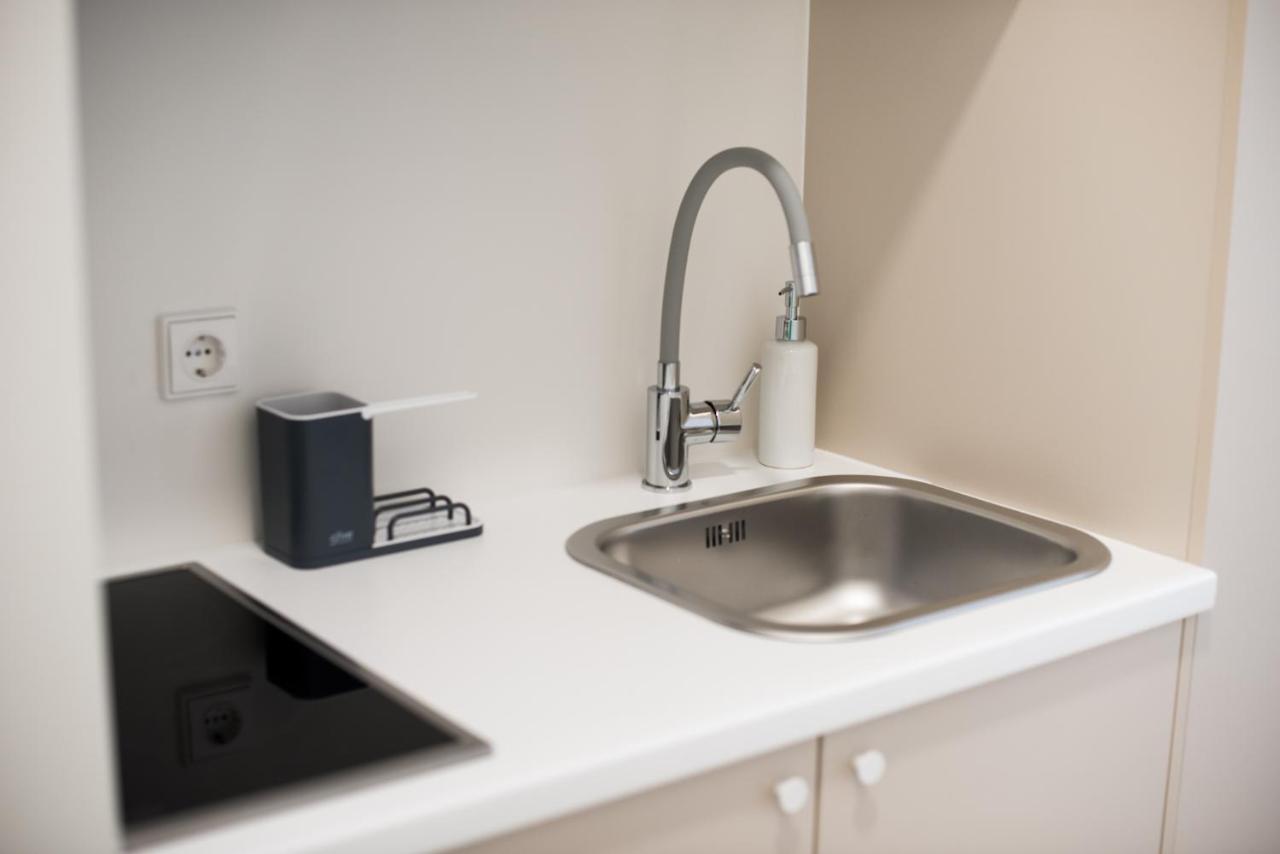 Studio Apartment In Laisves Aleja Kaunas Exterior foto