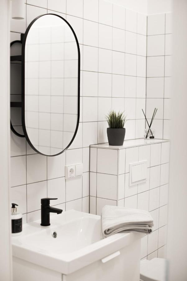 Studio Apartment In Laisves Aleja Kaunas Exterior foto